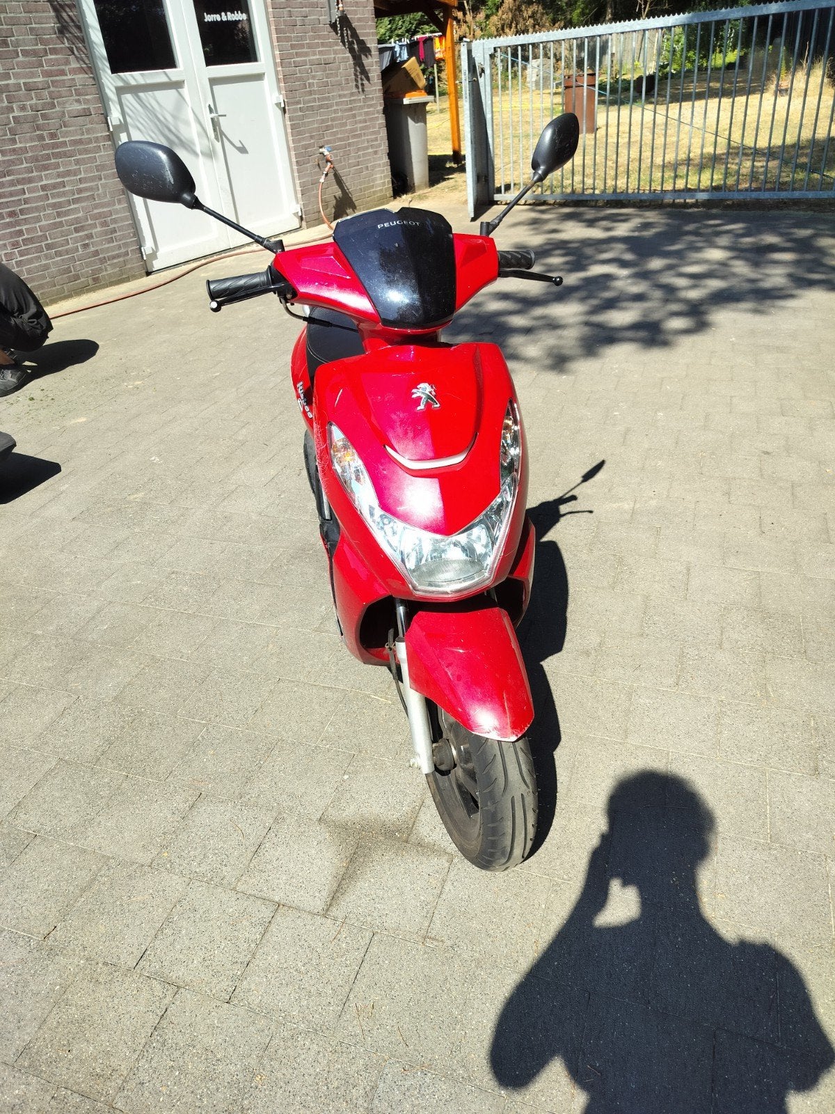Peugeot Kisbee rouge 50cc, Vélos & Vélomoteurs, Autres modèles, Comme neuf, Classe B (45 km/h), Enlèvement