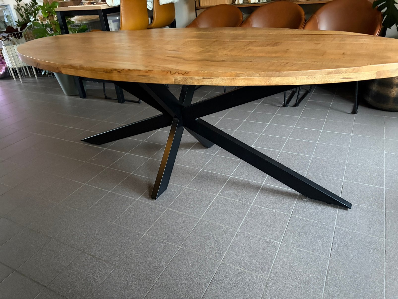 Ovale mangohout eettafel, Huis en Inrichting, Tafels | Eettafels, Ophalen, Zo goed als nieuw