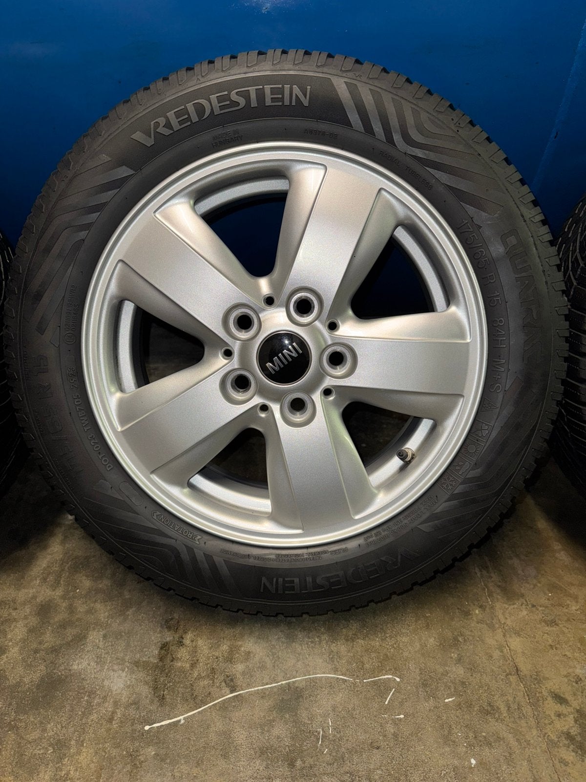15” Origineel MİNİ COOPER velgen met 4 Seizoen banden 5x112, Auto-onderdelen, Ophalen, Gebruikt, 15 inch, 175 mm