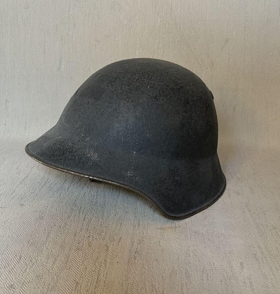 wo2 - Zwitserse helm M1918/40 - met binnenwerk en kinriem, Ophalen of Verzenden, Landmacht, Helm of Baret