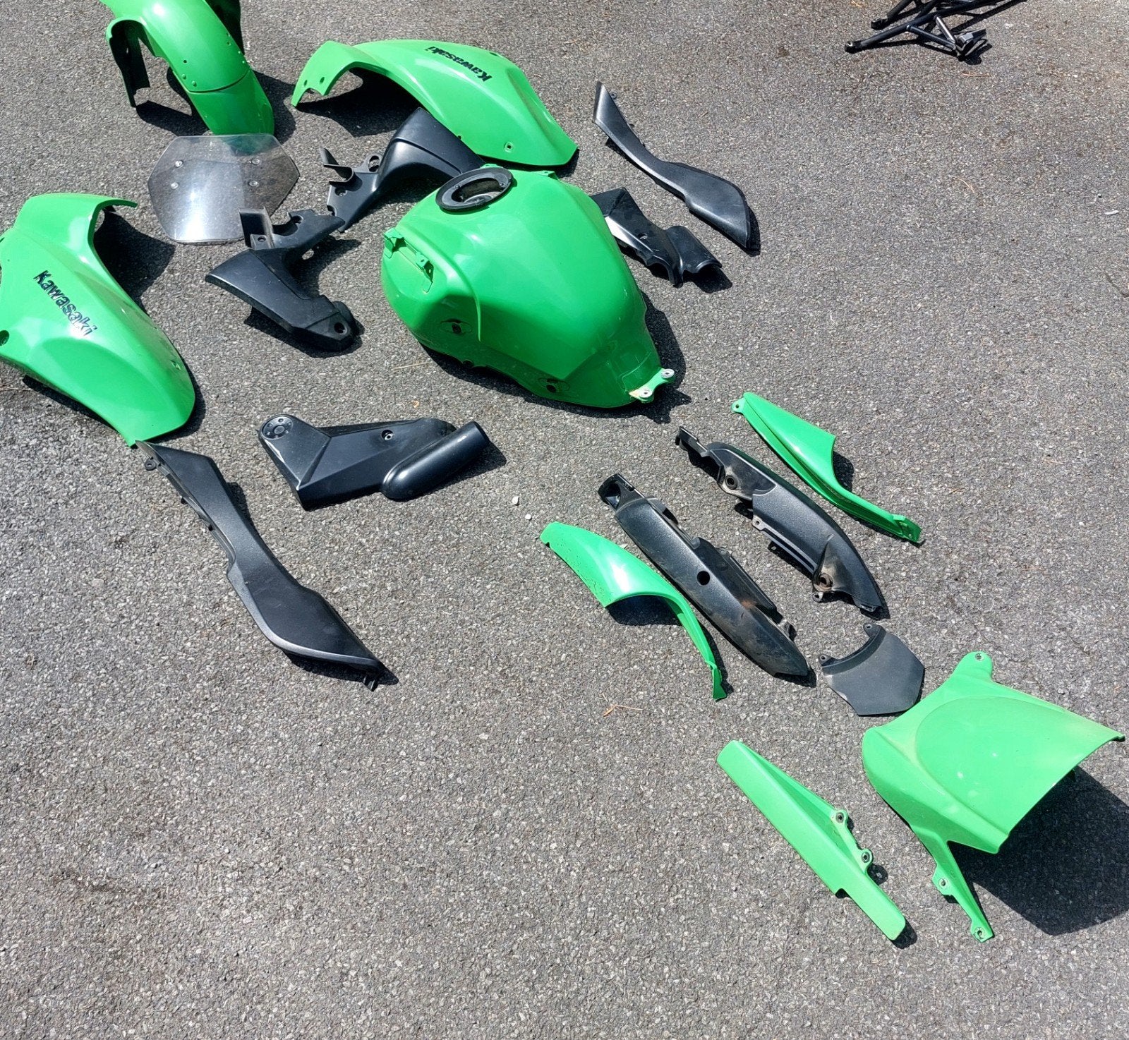 Habillage pour KAWASAKI VERSYS 650 
de 2007 à 2009 :, Ophalen