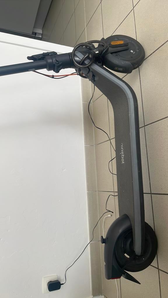 chaise électrique Ninebot, Enlèvement, Comme neuf, Step électrique (E-scooter)
