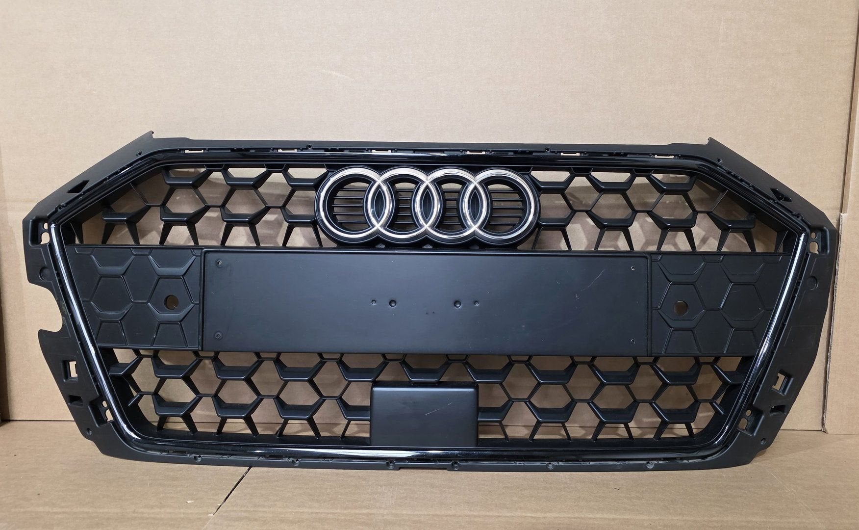 Grill Audi A1 82A S-line Origineel Grille 82A853651B 2018-20, -, Origine de la pièce connue, Audi, Utilisé