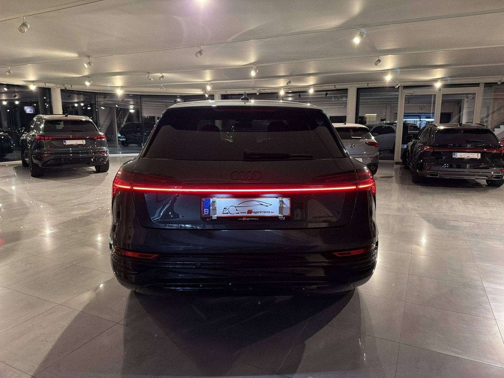 Audi Q8 e-tron SOLD BIJ GARAGE VRIENS YVES BV! (bj 2023), Auto's, Automaat, Gebruikt, Zwart, 340 pk