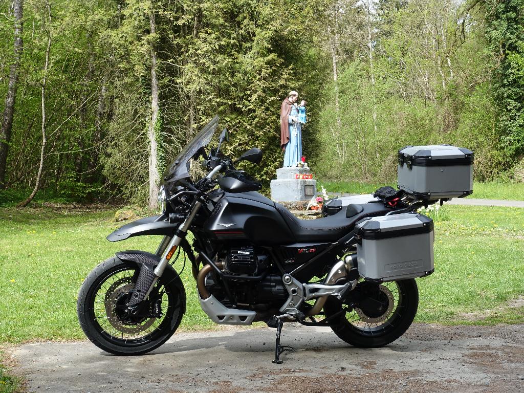 Moto Guzzi V85TT, Motos, Motos | Moto Guzzi, Particulier, Tourisme, 2 cylindres, ABS, Transmission par cardan, Régulateur de vitesse