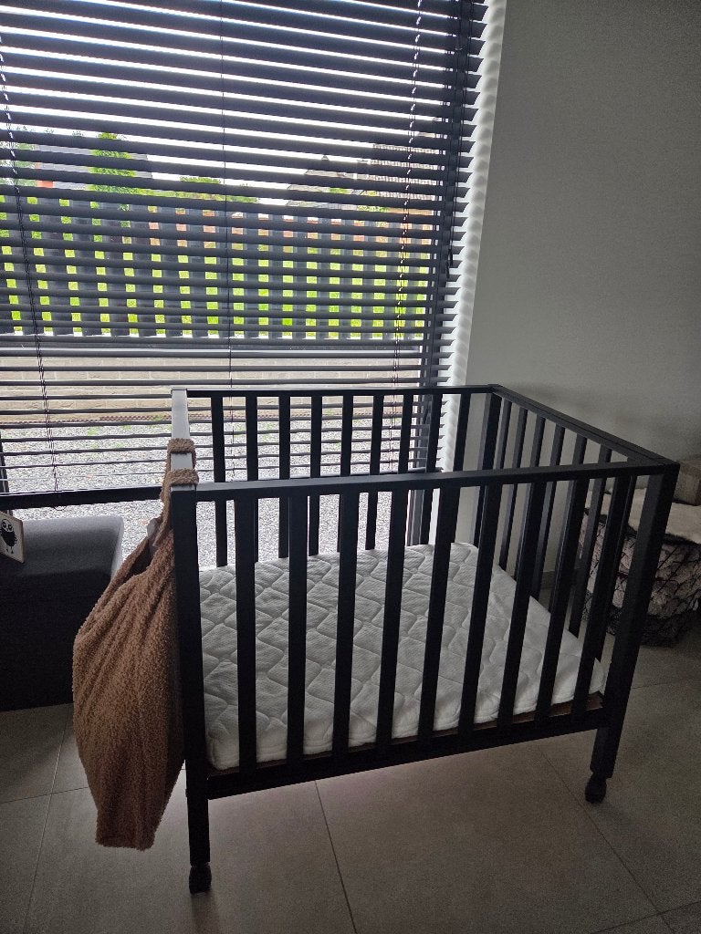 Zwart babypark op wieltjes, Kinderen en Baby's, Babyparken, Ophalen, Gebruikt, Rechthoekig, In hoogte verstelbaar