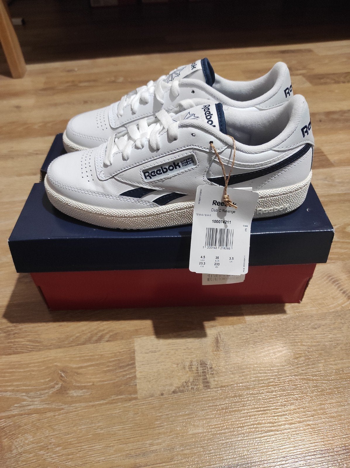 Nieuwe leren Reebok sneaker met tag maat 34, Reebok, Schoenen, Nieuw, Ophalen of Verzenden
