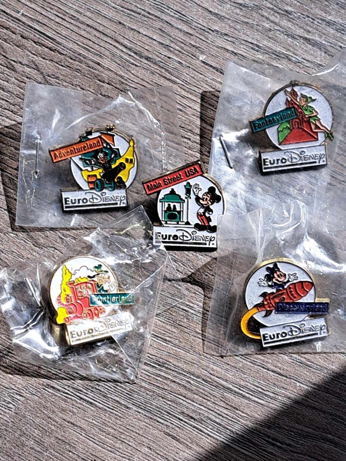 5 pins vintage  Euro  Disney  pour Esso, Enlèvement ou Envoi, Marque