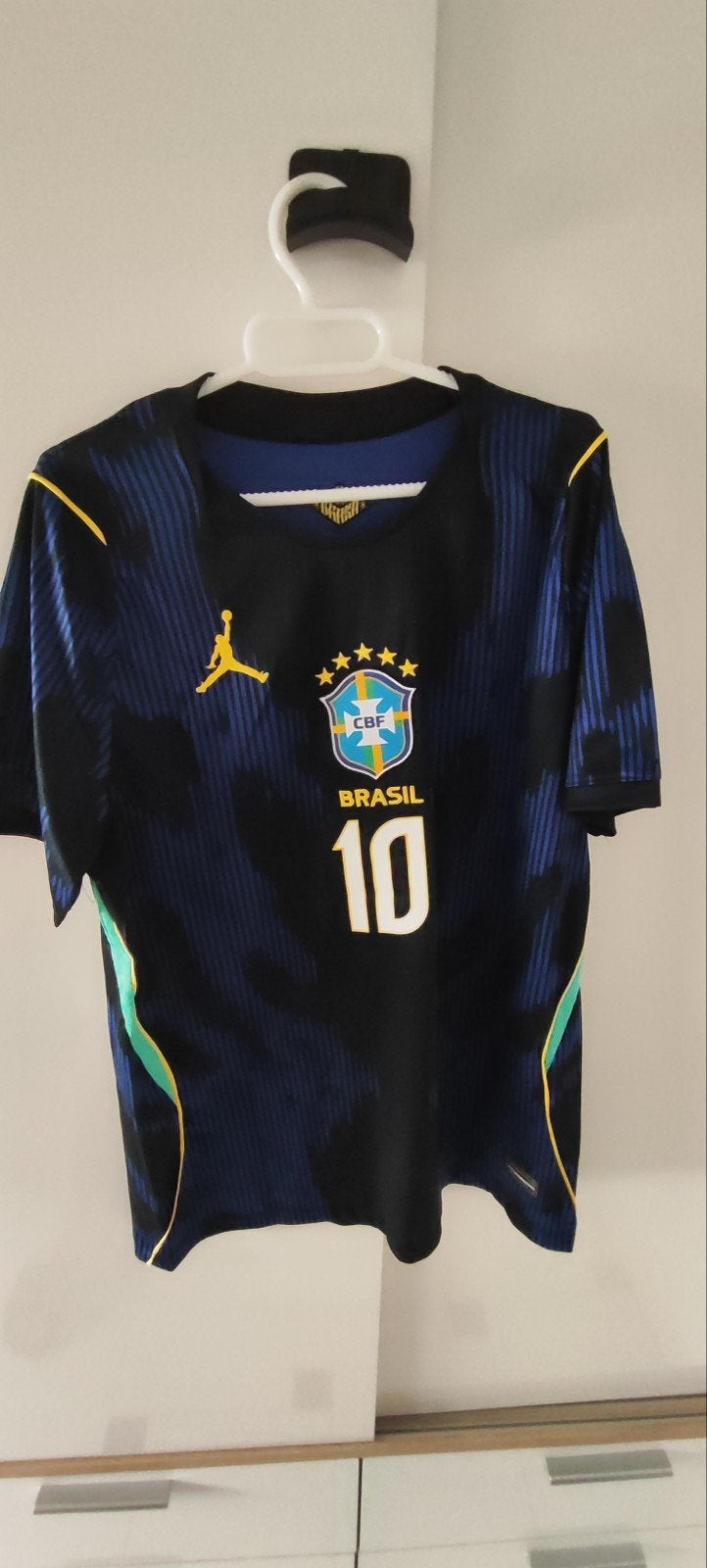 Neymar Jr voetbalshirt Brazilië, Verzenden