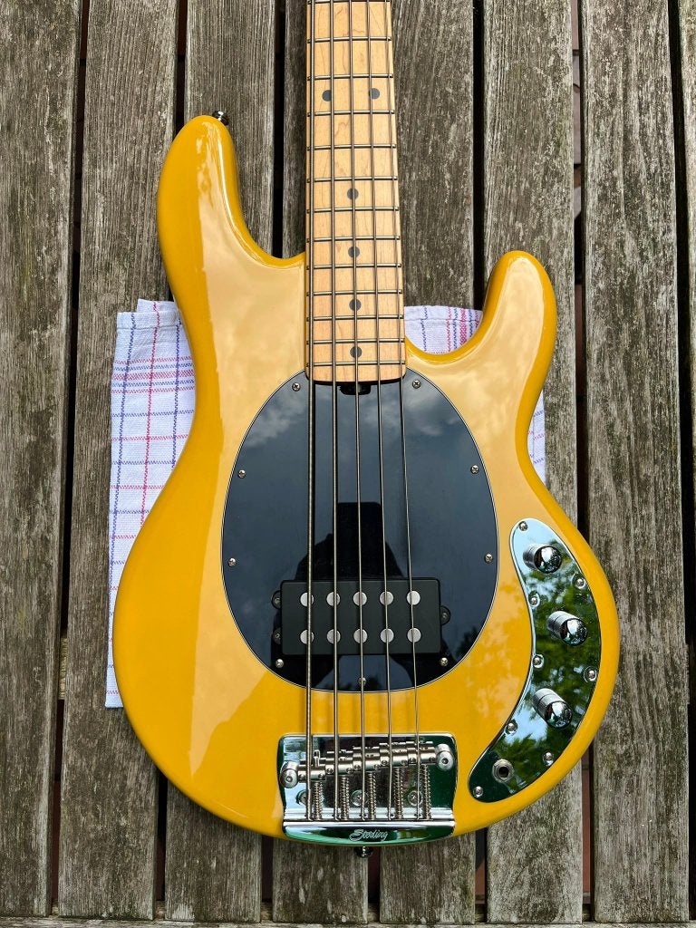 Ray 25 CA « Stingray 5 » en argent sterling classique, Musique & Instruments, Instruments à corde | Guitares | Basses, Enlèvement