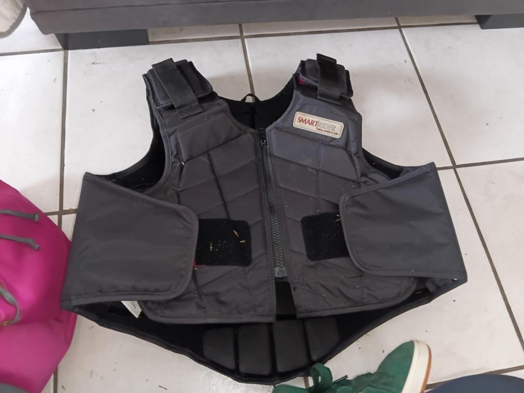 Harnas/bodyprotector paardrijden, Ophalen