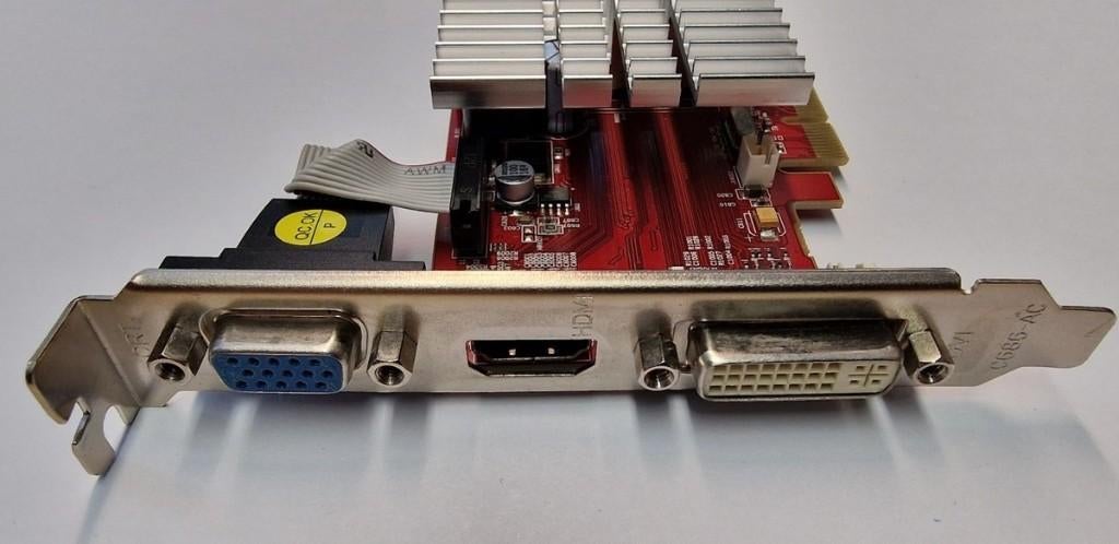 Ati Radeon HD 3450 256 Mo + 2 x 2 Go Kingston DDR3, GDDR3, HDMI, PCI Express 2, Comme neuf