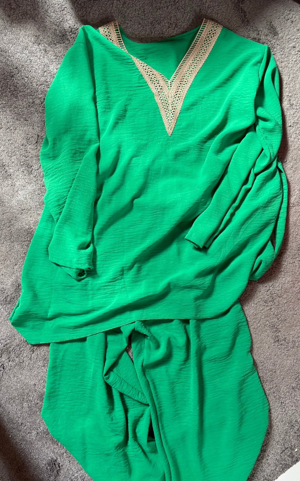 Groene outfit M/L, Kleding | Dames, Overige Dameskleding, Ophalen of Verzenden, Nieuw