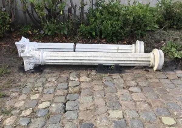 Hoge Korinthische zuilen in witbeton., Tuin en Terras, Tuinbeelden, Ophalen, Zo goed als nieuw, Beton