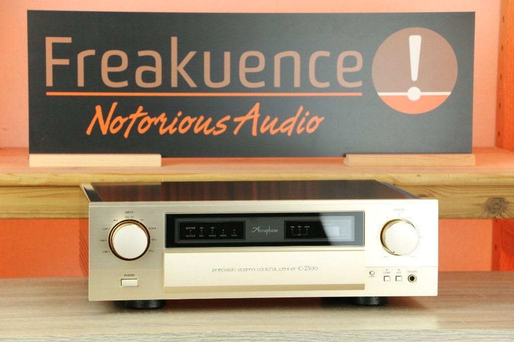 Accuphase C-2300 / C2300 TRADE.INRUIL, Audio, Tv en Foto, Versterkers en Ontvangers, Ophalen of Verzenden, Zo goed als nieuw, Stereo