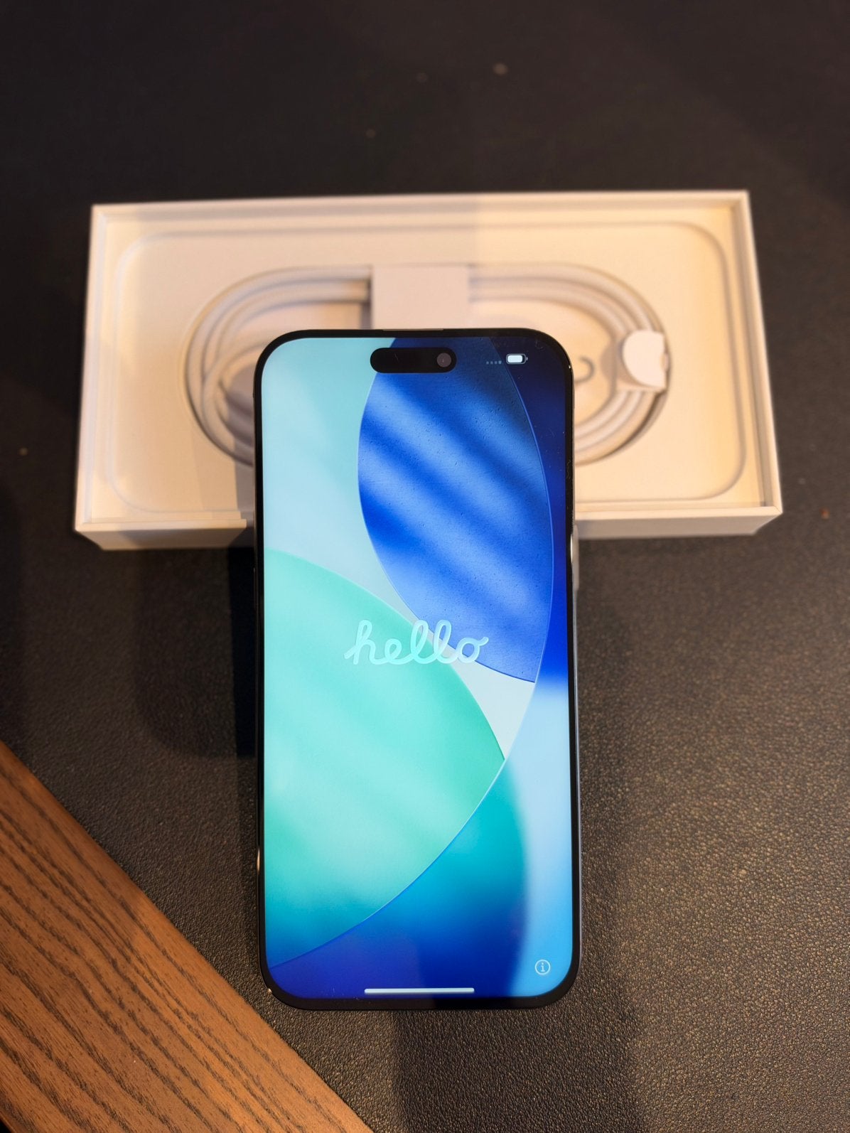 iPhone 16 Pro Max Desert Titanium + Quad Lock hoesje & doos, Telecommunicatie, 256 GB, IPhone 16 Pro Max, Ophalen of Verzenden