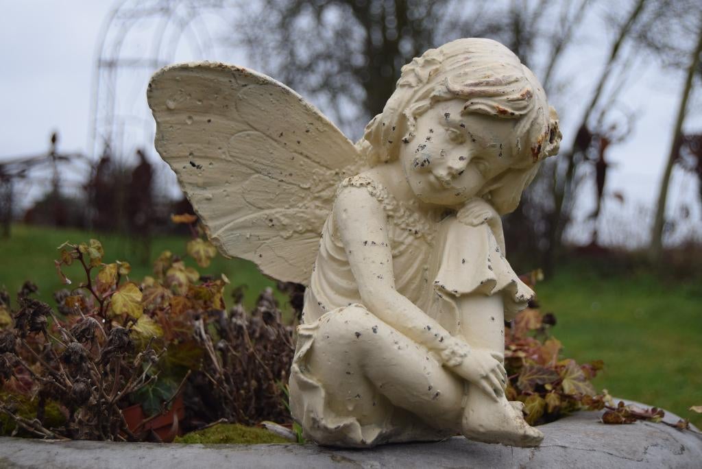 STATUE EN FONTE PATINEE BLANCHE (LA FEE ASSISE ET ASSOUPIE), Enlèvement ou Envoi, Neuf, Autres matériaux, Autres types