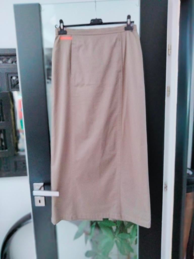 Lange smalle rok.merk Betty Barclay.maat 40.lengte 100cm., Enlèvement ou Envoi, Comme neuf, Taille 38/40 (M), Beige
