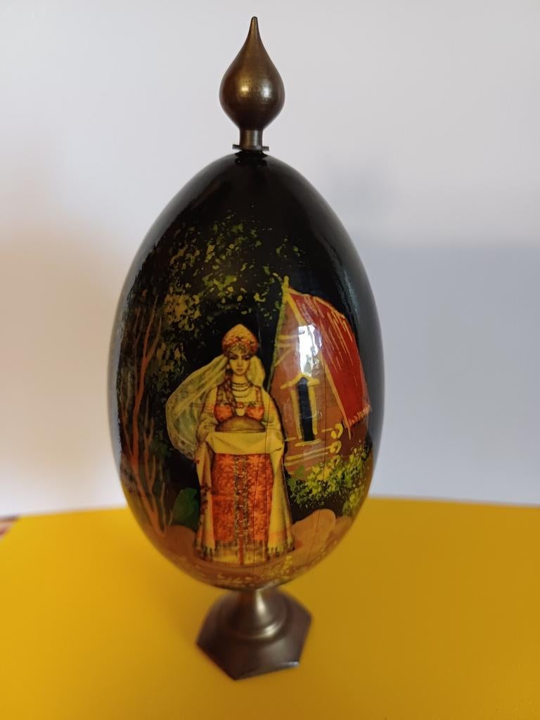 Russiche ei op standaard ., Antiek en Kunst, Ophalen