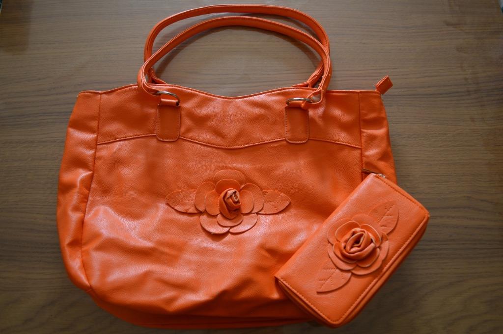 Grote tas en portemonnee met bloem oranje, Handtassen en Accessoires, Tassen | Damestassen, Ophalen of Verzenden, Gebruikt, Oranje