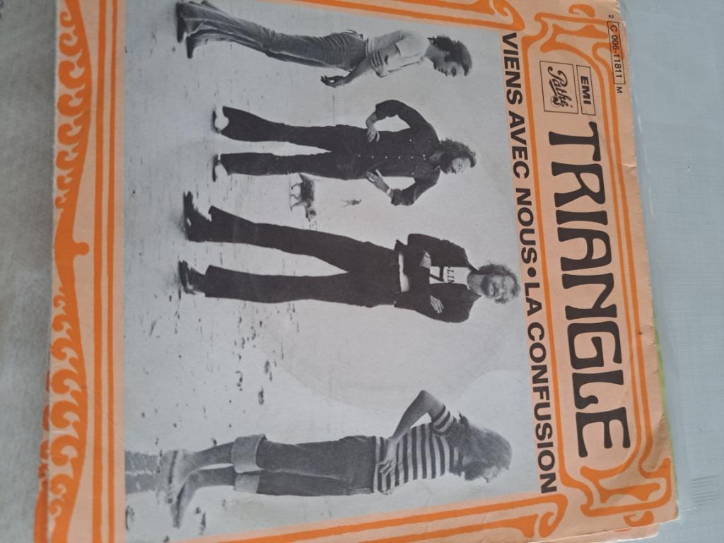 Triangle d'un groupe de rock progressif, Enlèvement ou Envoi