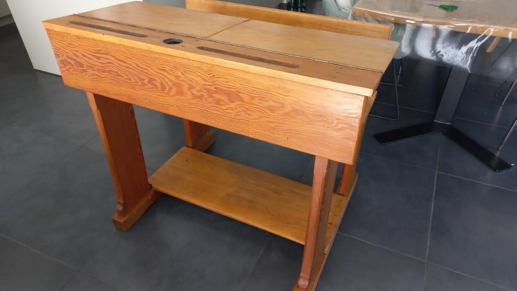 Ancien bureau d'école en bois, Enlèvement, Utilisé