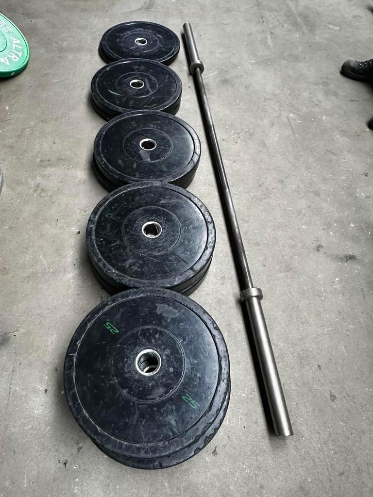 150kg Bumperplates + Olympische Barbell 220cm, Sports & Fitness, Équipement de fitness, Utilisé, Plaques d'haltères, Enlèvement