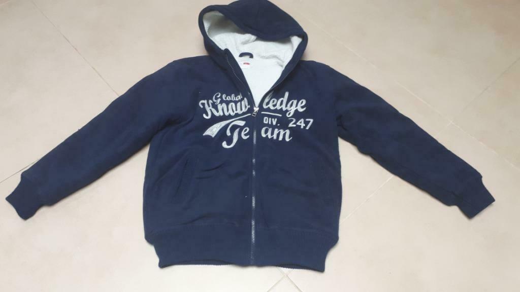 Sweat à capuche et tirette bien chaud 12 ans, Enfants & Bébés, Enlèvement, Comme neuf, Pull ou Veste
