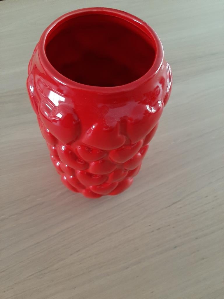 Rode vaas met hartjes / valentijn, Huis en Inrichting, Woonaccessoires | Vazen, Ophalen, Nieuw, Rood