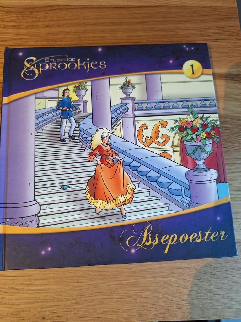 Assepoester van studio 100 met CD., Comme neuf, Enlèvement, Contes (de fées), Studio 100