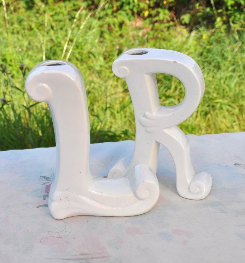 2 vase soliflore alphabétique lette L et R, Enlèvement ou Envoi, Utilisé, Blanc