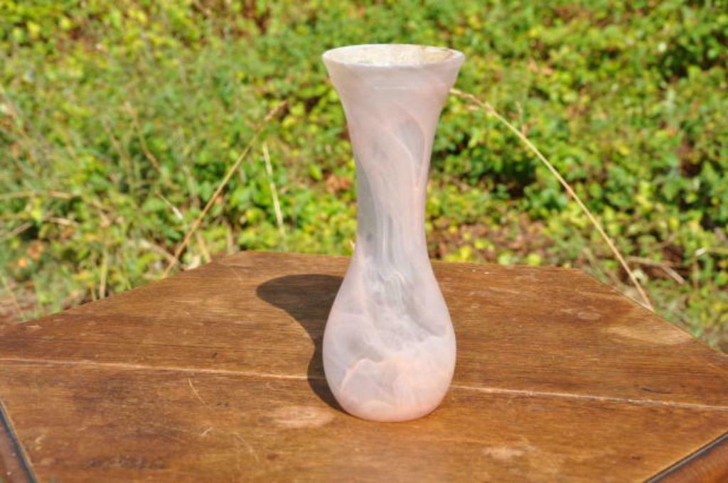 § vase cintré verre marbré saumon, Moins de 50 cm, Enlèvement ou Envoi, Autres couleurs, Verre
