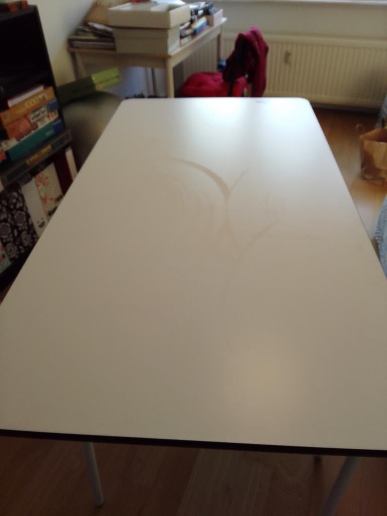 Urgent- table avec tréteaux, Enlèvement