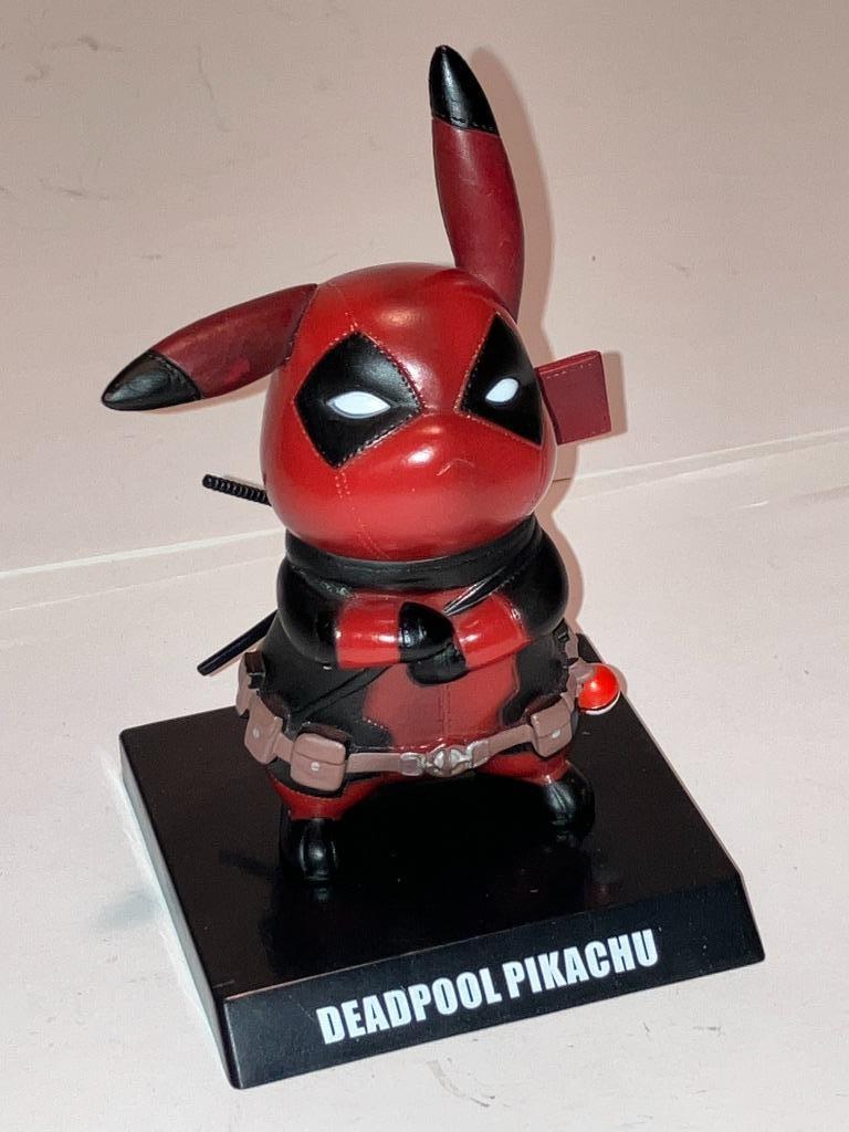 Pokemon Pikachu Cosplay Deadpool - Funko excellent !!, Collections, Statues & Figurines, Comme neuf, Enlèvement ou Envoi