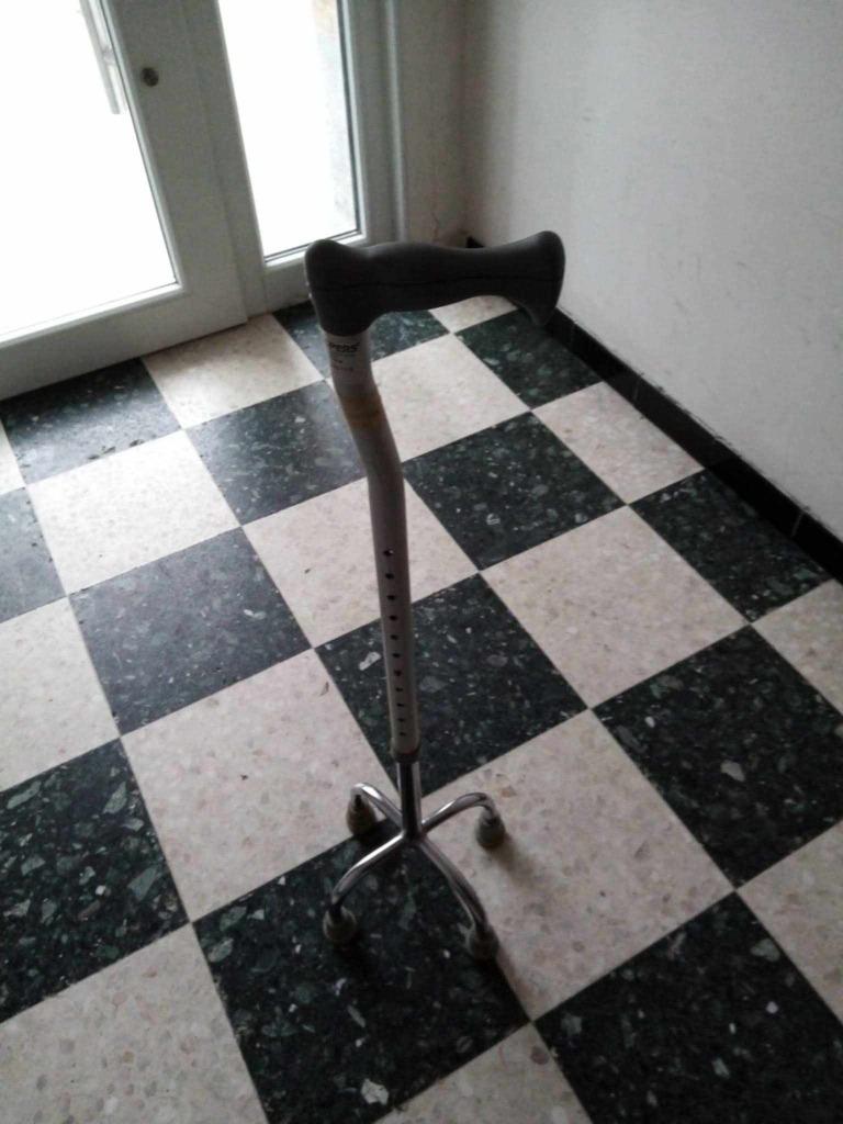 canne de marche ajustable à quatre pieds, Enlèvement, Ajustable