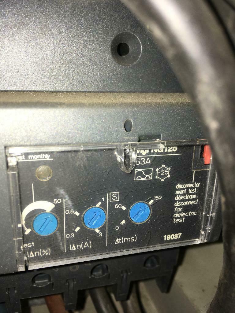 Differentieel 63A 300ma tot 3A, Doe-het-zelf en Bouw, Ophalen, Gebruikt