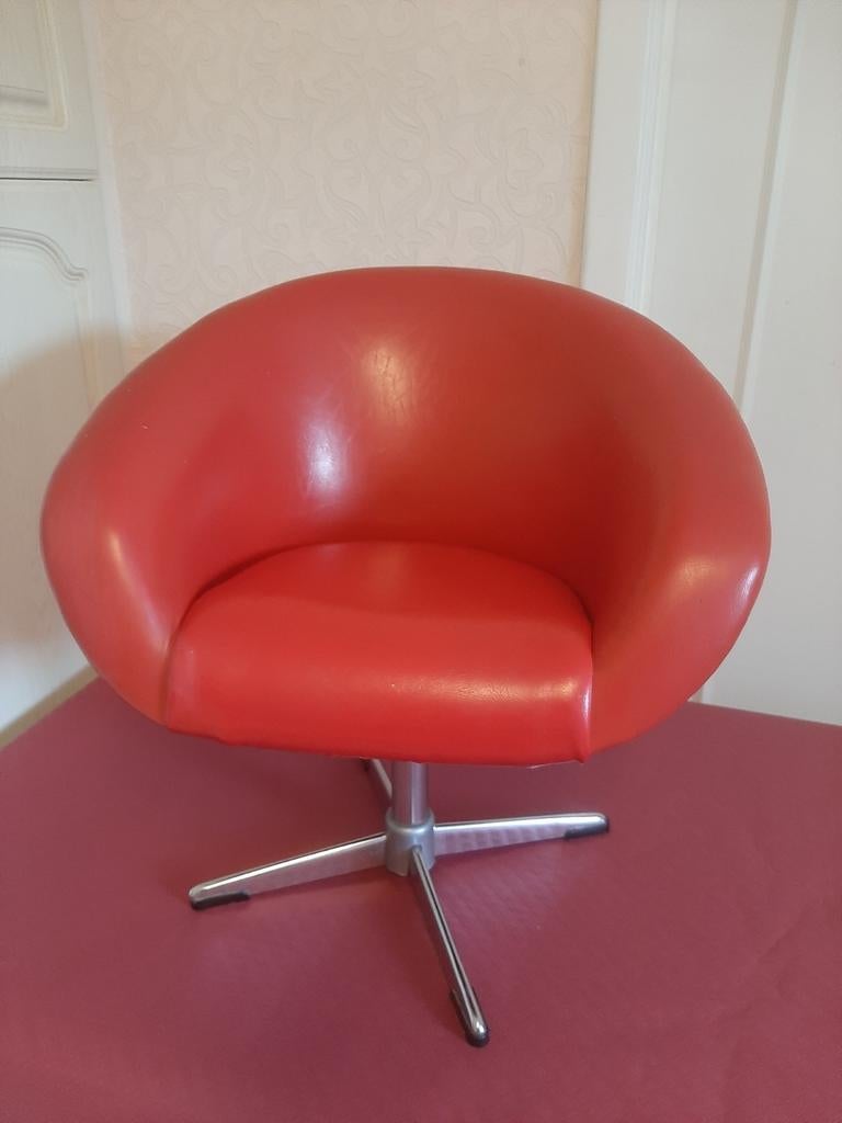 Chaise pivotante rétro pour enfants - cuir rouge. Très bon é, Enlèvement ou Envoi, Utilisé
