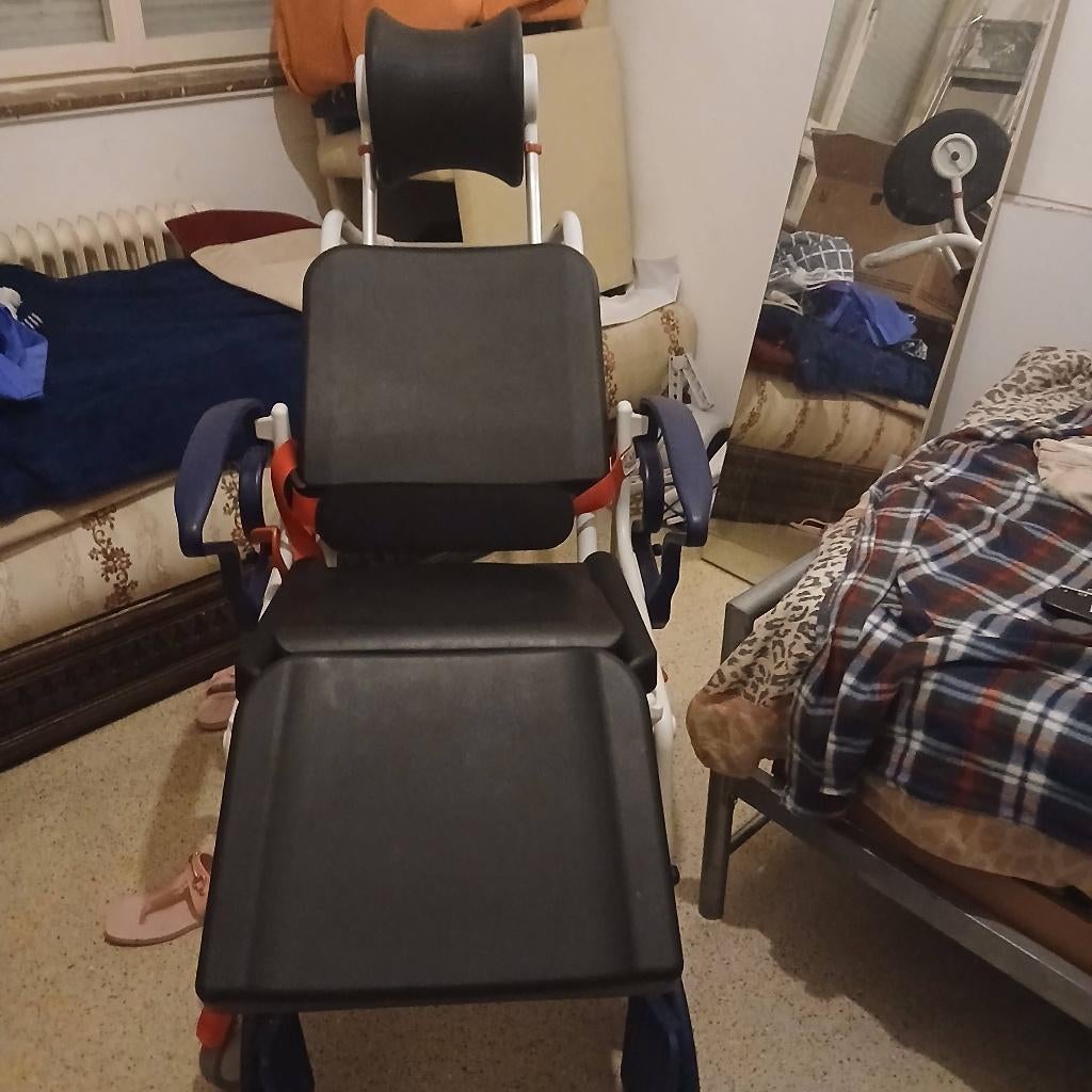 Chaise percée avec dossier inclinable, Divers, Enlèvement, Neuf