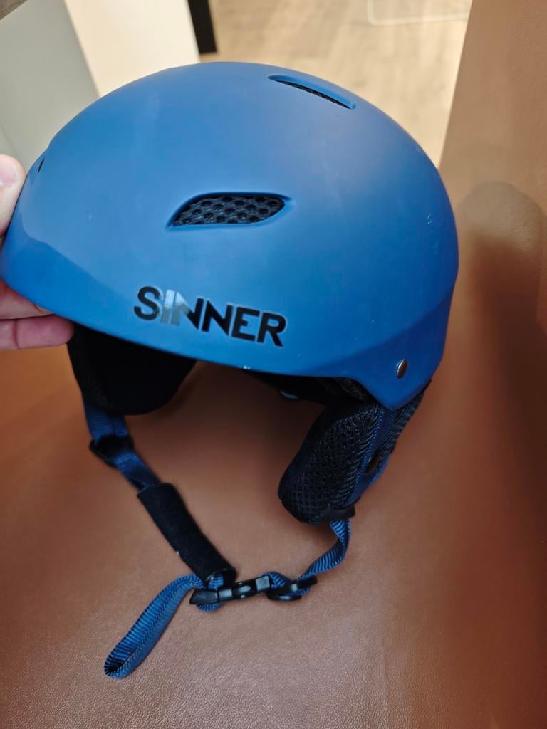 Casque de ski Sinner enfant 8-9 ans, Sports & Fitness, Enlèvement, Casque ou Protection