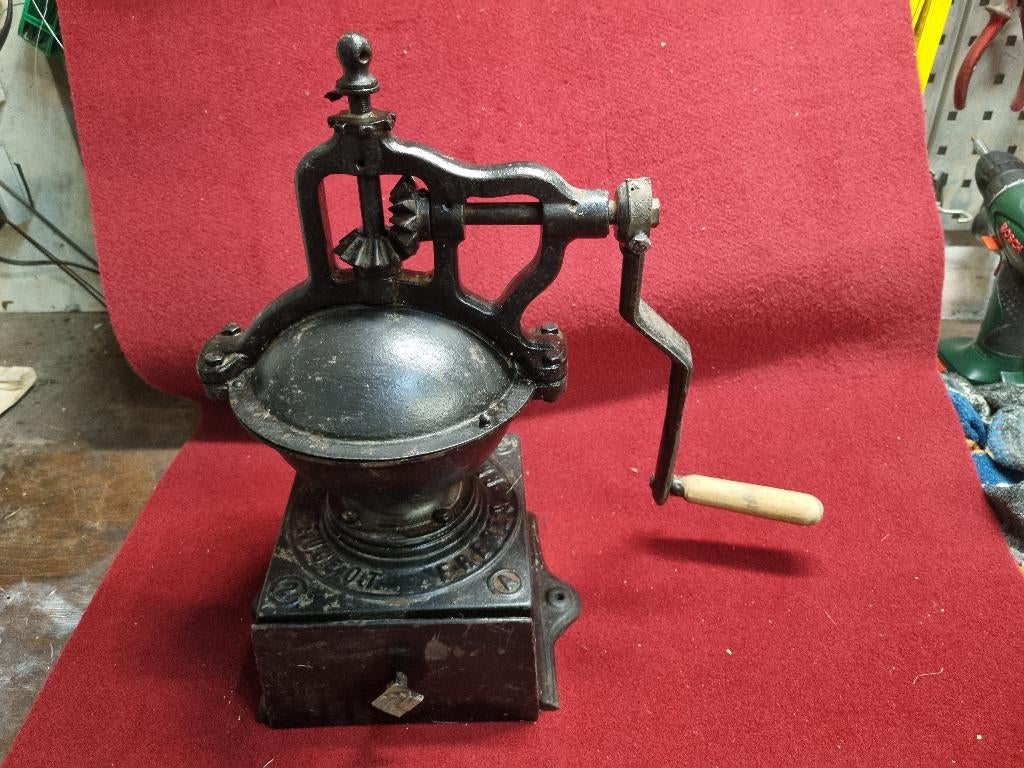 Koffiemolen, Ophalen