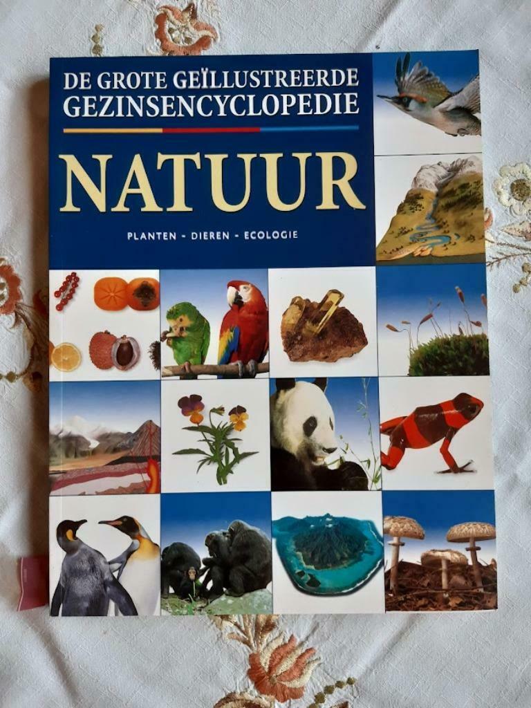De grote geïllustreerde gezinsencyclopedie ( natuur ), Boeken, Ophalen of Verzenden, Zo goed als nieuw, Natuur algemeen