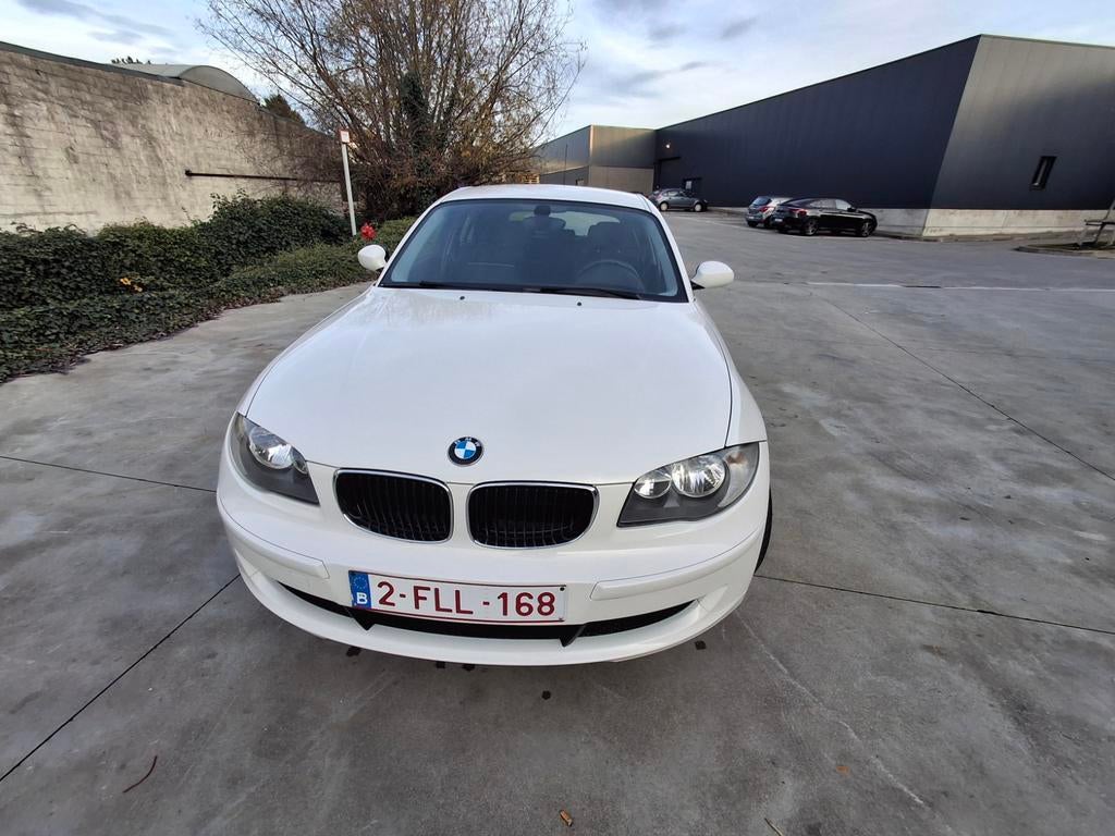 Bmw serie1 automatique 116 essence, Auto's, BMW, Automaat, Grijs, Particulier, Radio