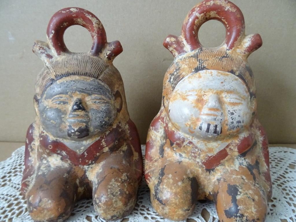 Statue en poterie statues indigènes du Pérou 16 cm vintage, Antiquités & Art, Enlèvement ou Envoi