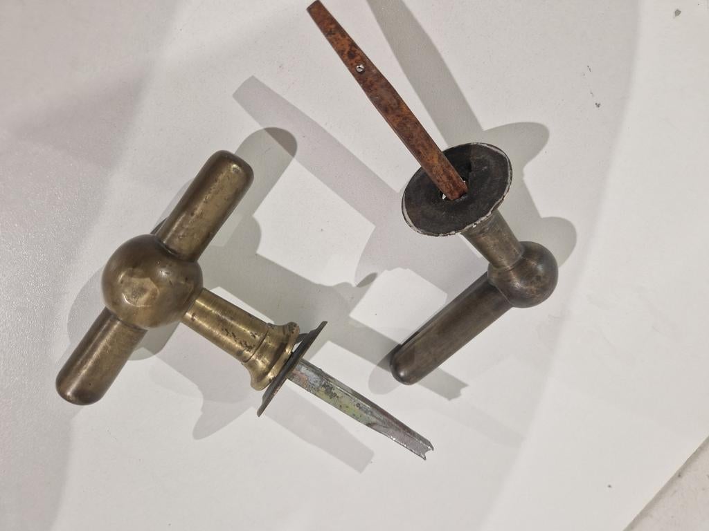 vintage deurklink in geel koper  , klink deurgreep antiek, Ophalen of Verzenden