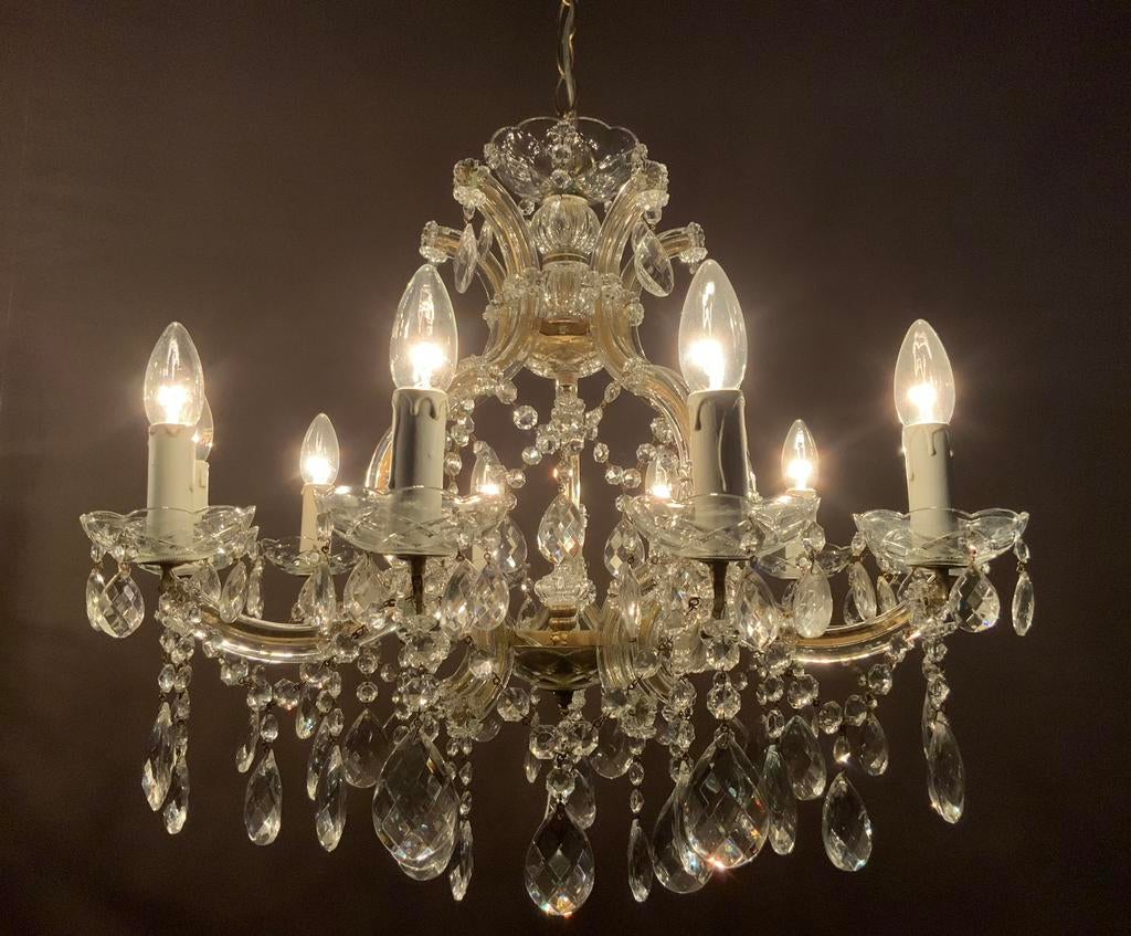 3 verschillende en bij elkaar passende kroonluchters, Ophalen