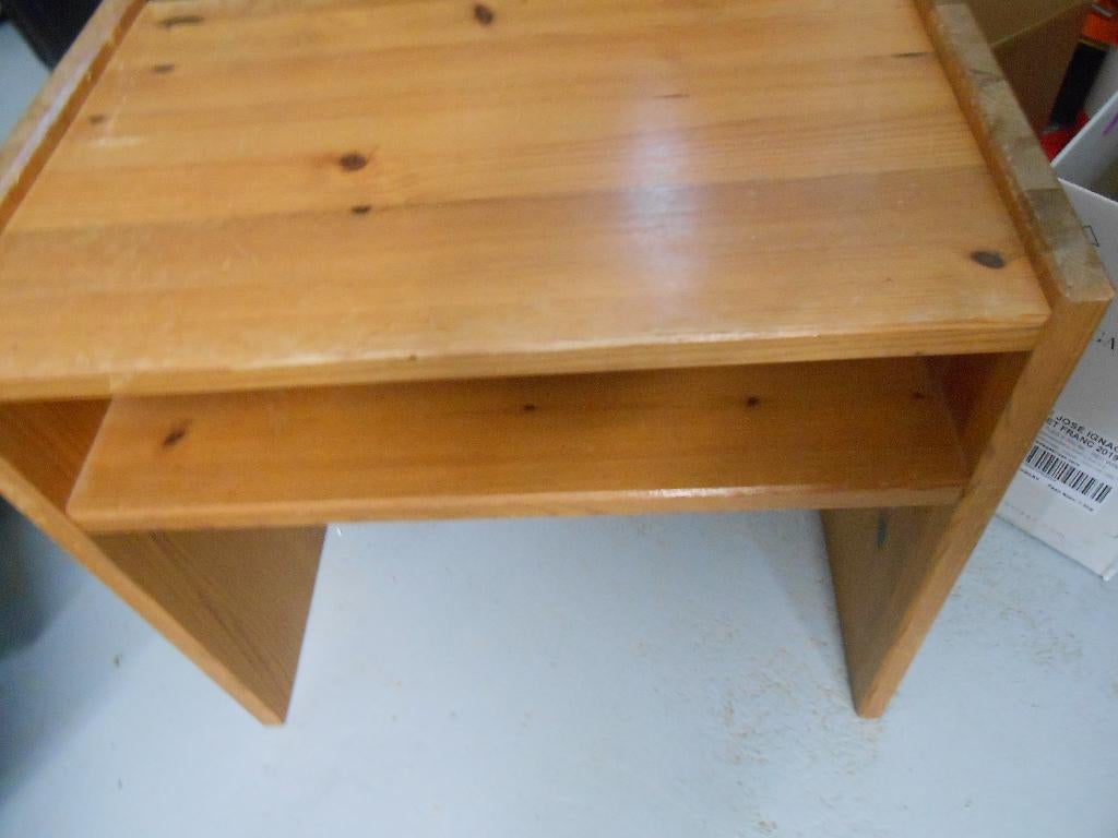 table de nuit pin massif ikea 5eur/Pièce   ( 2 disponibles), Enlèvement, Utilisé, Bois