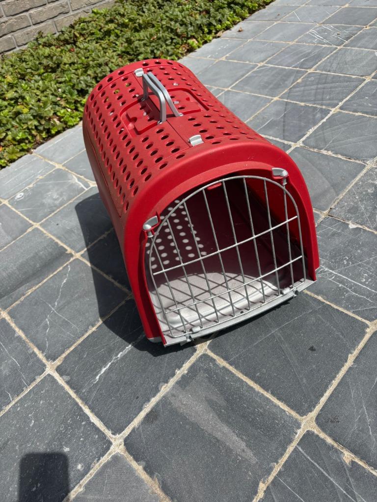 Rode Transportkooi / Reismand voor Kat of Kleine Hond (Gebru, Enlèvement, Utilisé