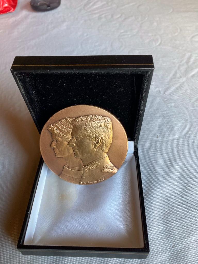 Medaille koning en koningin, Ophalen, Nieuw, Postzegel(s) of Munt(en)