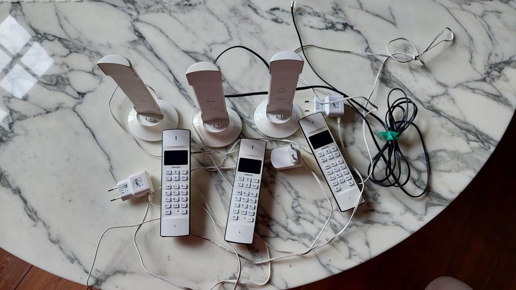 Téléphones fixes 3 combinés.  Blancs. Philips., Enlèvement, Comme neuf, 2 combinés