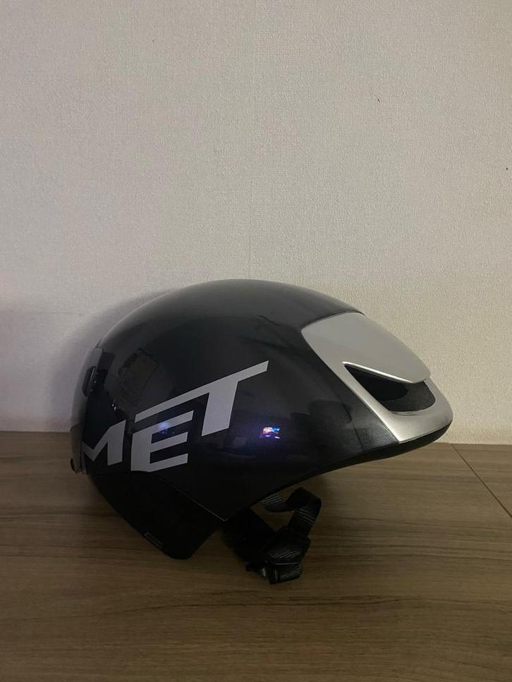 Tijdrithelm - MET Codatronca Aero, Enlèvement